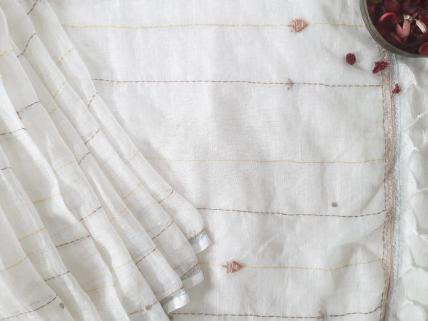 White Daisy Sari - Image 2