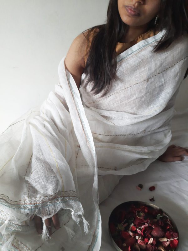 White Daisy Sari