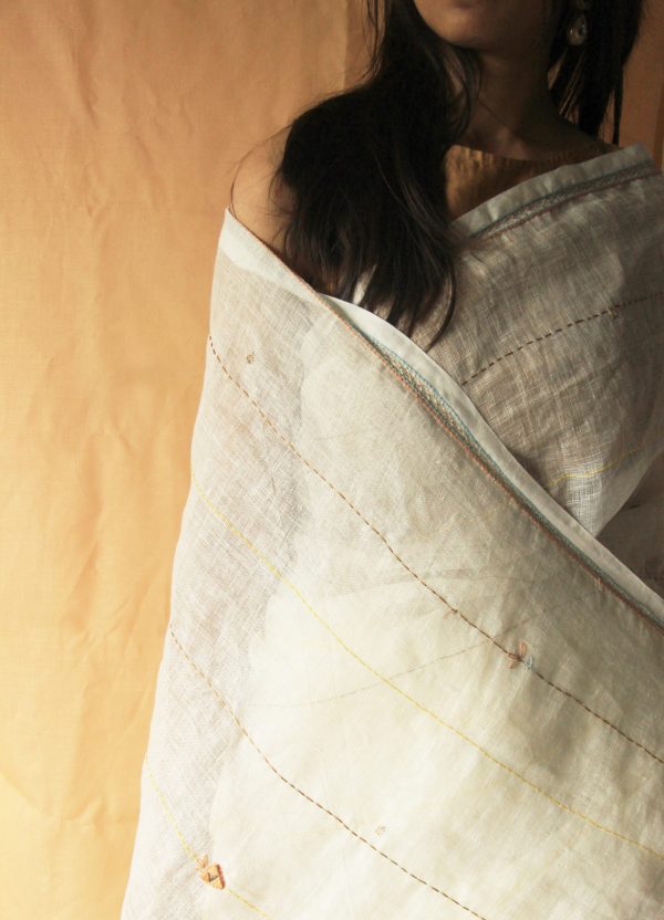 White Daisy Sari - Image 3