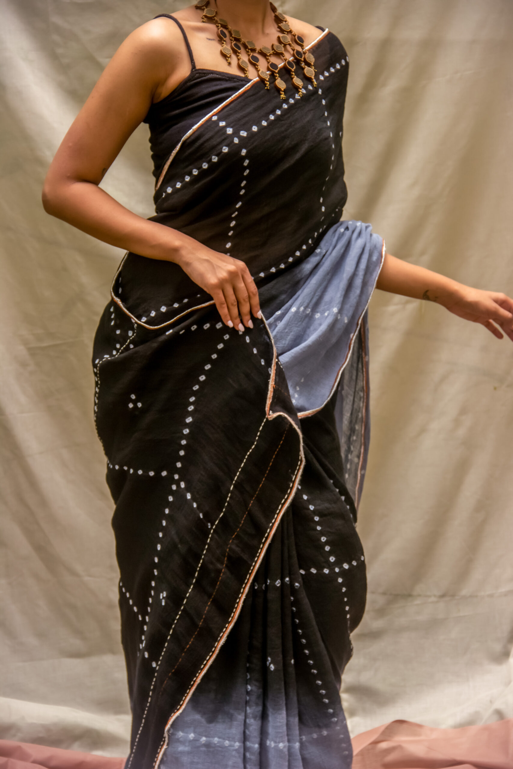 Shadow Dance Bandhej Linen Saree - Image 5