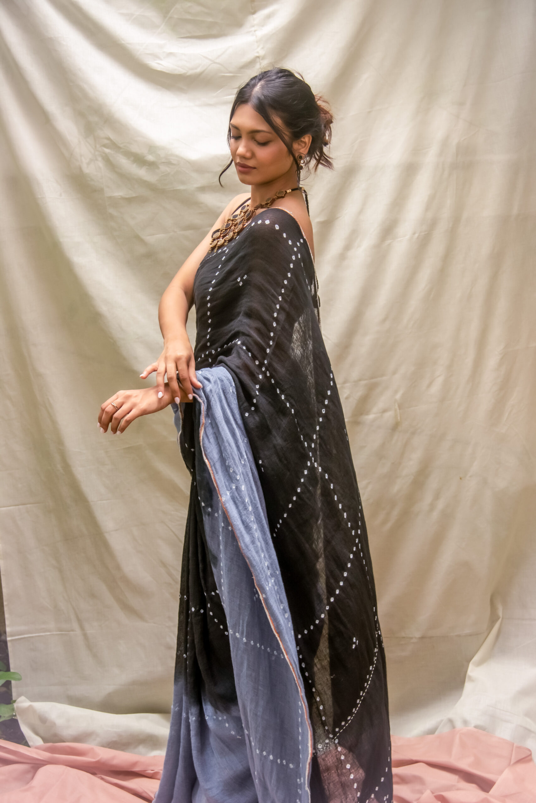 Shadow Dance Bandhej Linen Saree - Image 3